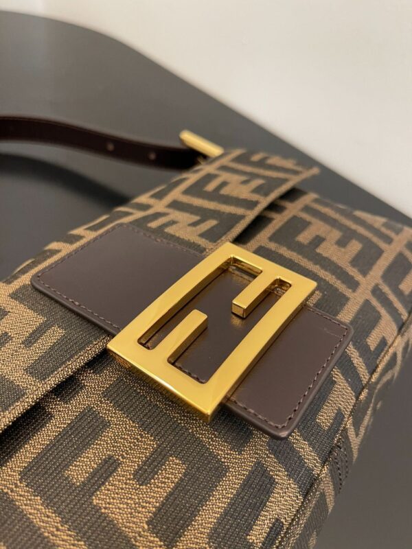 Fendi Bag  26x15x4cm