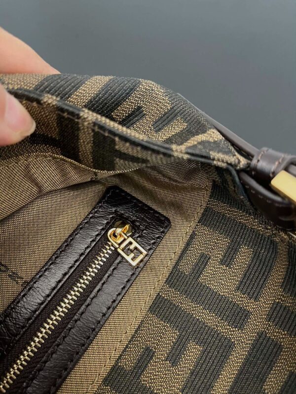 Fendi Bag  26x15x4cm