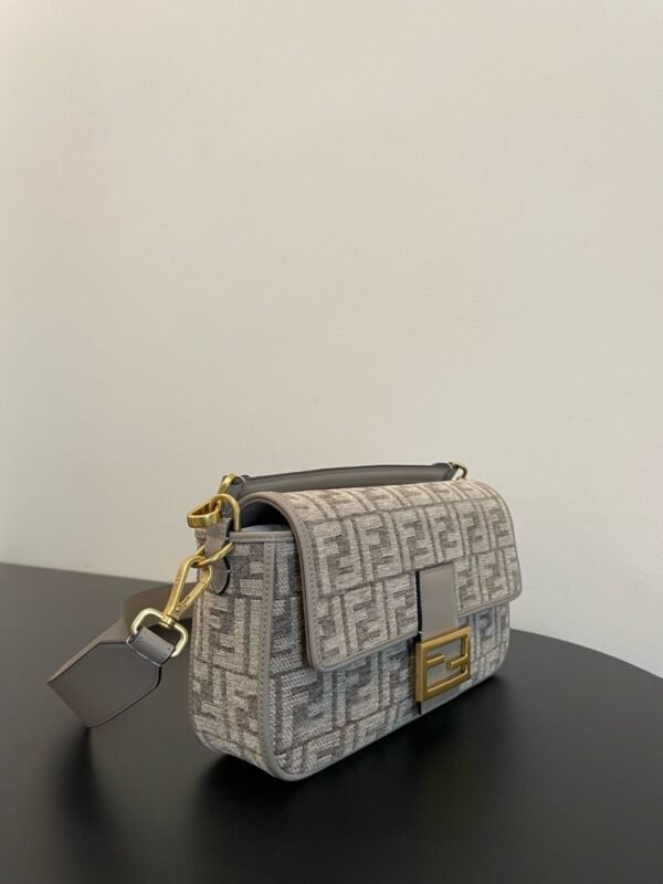 Fendi Bag Conic Baquette 26x13x6cm