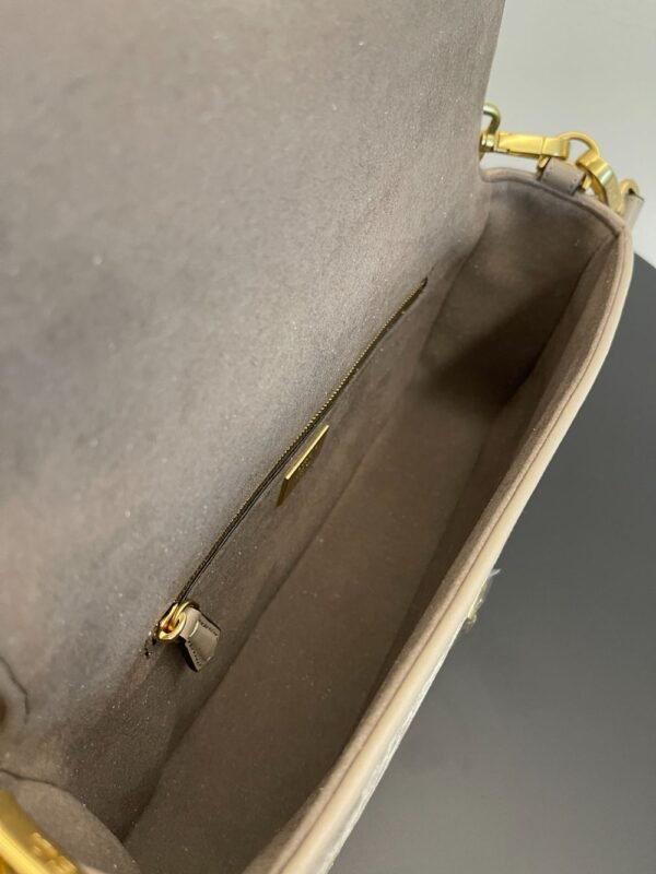 Fendi Bag Conic Baquette 26x13x6cm