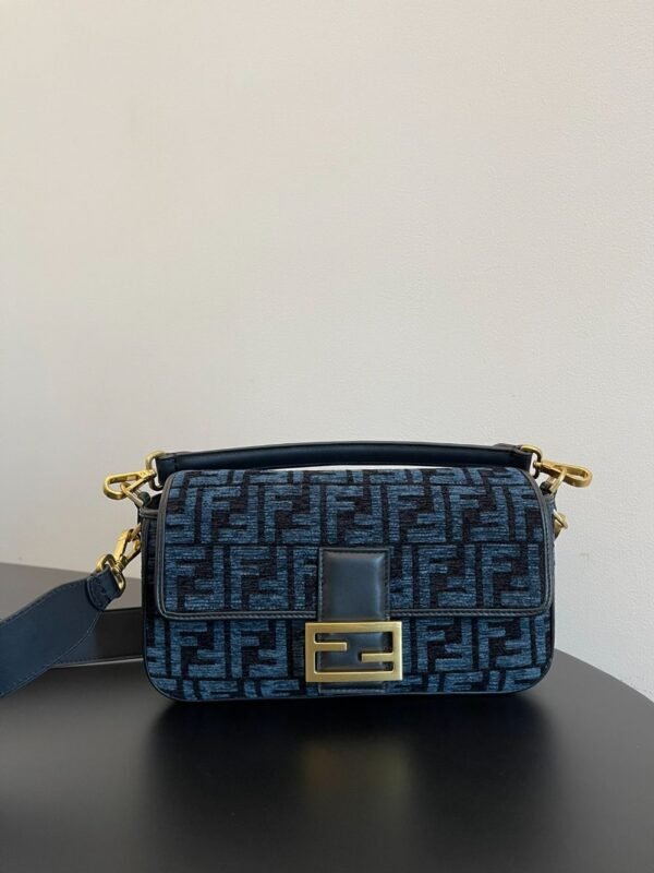 Fendi Bag Baguette FF  19x10x4cm Blue