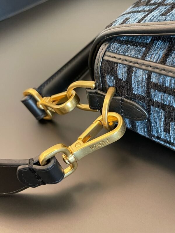 Fendi Bag Baguette FF  19x10x4cm Blue