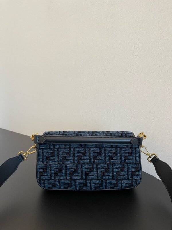 Fendi Bag Baguette FF  19x10x4cm Blue