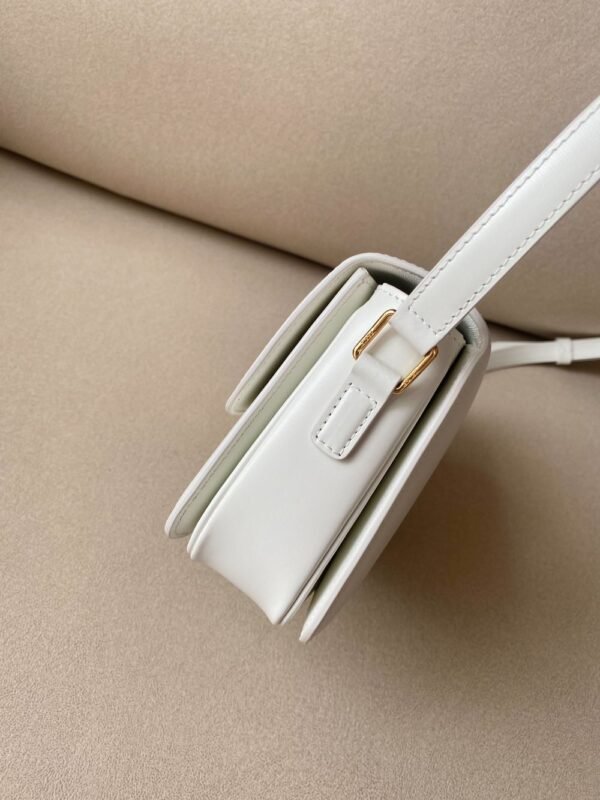 Celine Bag Triomphe Teen  666S 18.5cm White