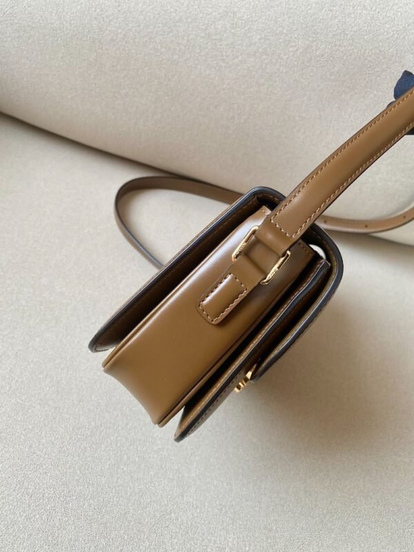 Celine Bag Triomphe Teen  666S 18.5cm Khaki