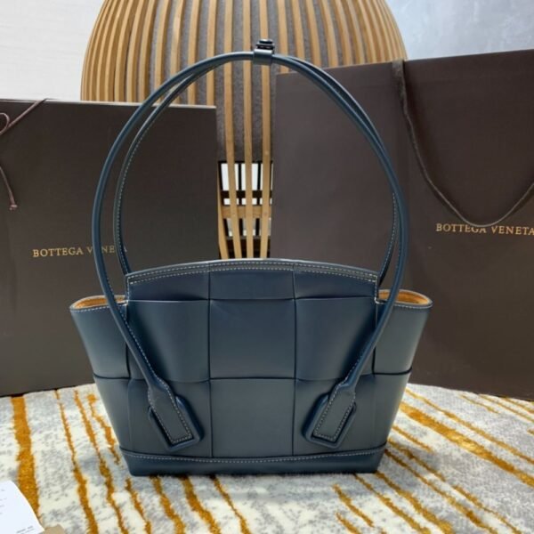 Bottega Veneta  Arco 33 Plain Weave 575943 Blue Lychee Pattern
