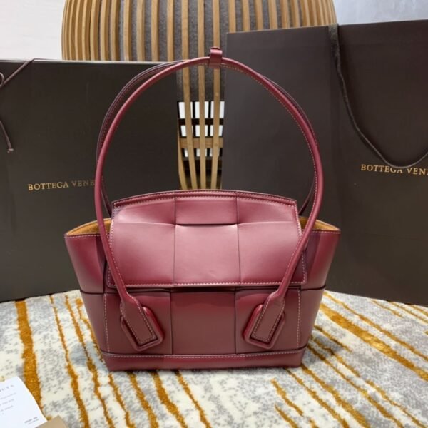 Bottega Veneta Arco 33 Plain Weave 575943 Bordeaux Lychee Pattern