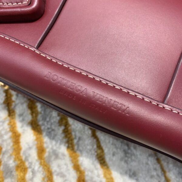 Bottega Veneta Arco 33 Plain Weave 575943 Bordeaux Lychee Pattern