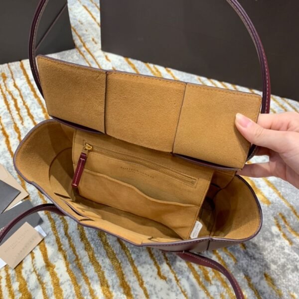 Bottega Veneta Arco 33 Plain Weave 575943 Bordeaux Lychee Pattern