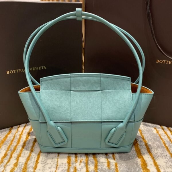 Bottega Veneta  Arco 33 Plain Weave 575943 Blue Lychee Pattern