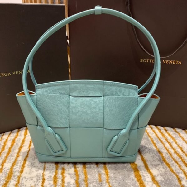 Bottega Veneta  Arco 33 Plain Weave 575943 Blue Lychee Pattern