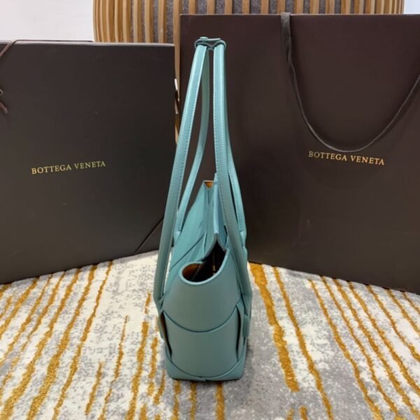 Bottega Veneta  Arco 33 Plain Weave 575943 Blue Lychee Pattern