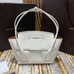 Bottega Veneta Arco 33 Plain Weave 575943 White Lychee Pattern