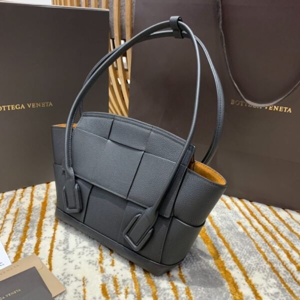 Bottega Veneta Arco 33 Plain Weave 575943 Grey Lychee Pattern