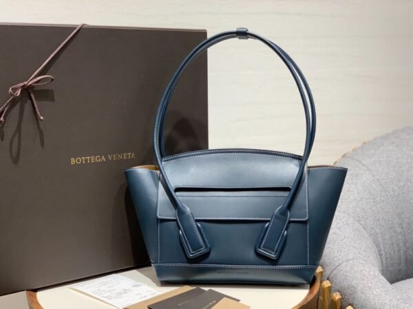Bottega Veneta Arco 33 Plain Weave 580725 Blue