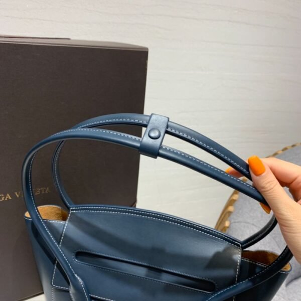 Bottega Veneta Arco 33 Plain Weave 580725 Blue