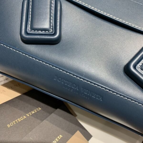 Bottega Veneta Arco 33 Plain Weave 580725 Blue