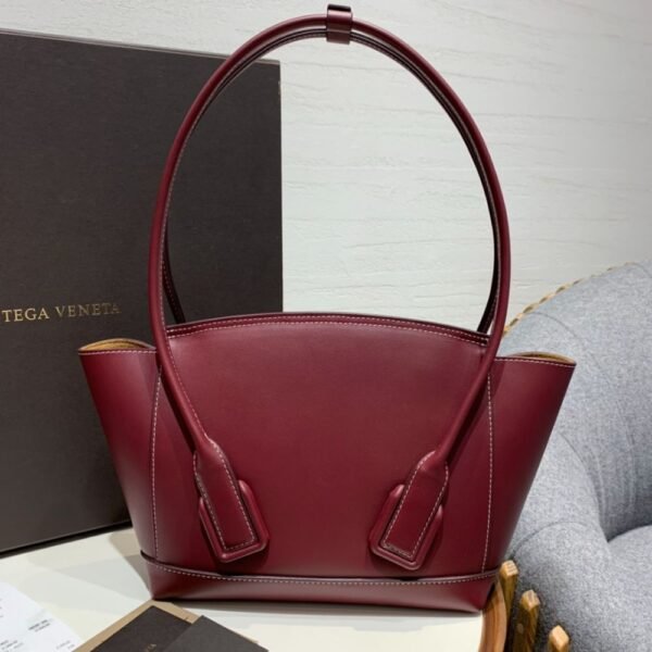 Bottega Veneta  Arco 33 Plain Weave 580725 Bordeaux