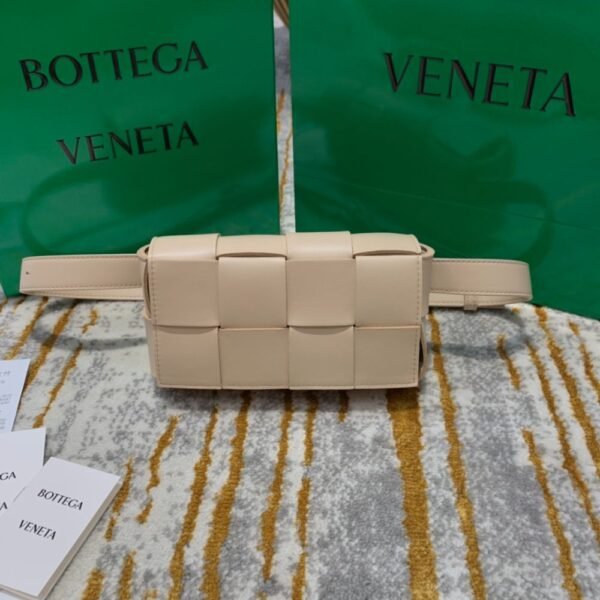 Bottega Veneta The Belt Cassette 639367 Milk Tea