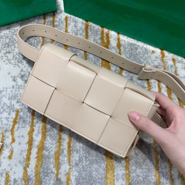 Bottega Veneta The Belt Cassette 639367 Milk Tea