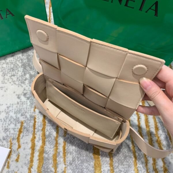 Bottega Veneta The Belt Cassette 639367 Milk Tea