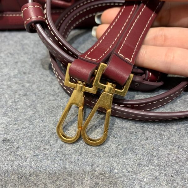 Bottega Veneta  Arco 29 Plain Weave  600606 Wine Red