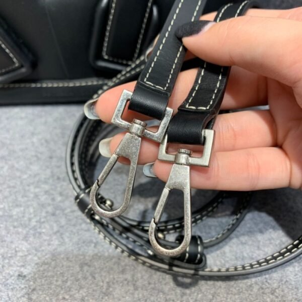 Bottega Veneta  Arco 29 Plain Weave  600606 Black