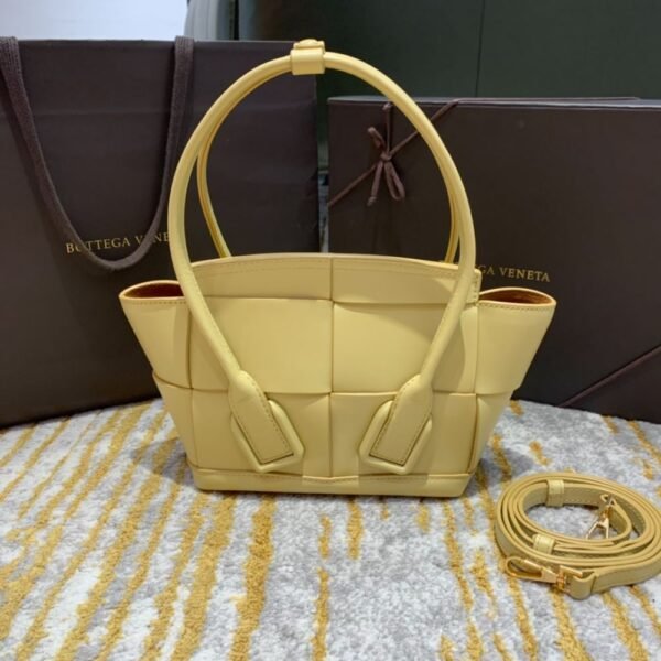 Bottega Veneta  Arco 29 Plain Weave  600606 Yellow
