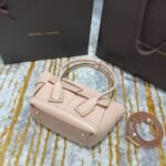 Bottega Veneta  Arco 29 Plain Weave  600606 Apricot