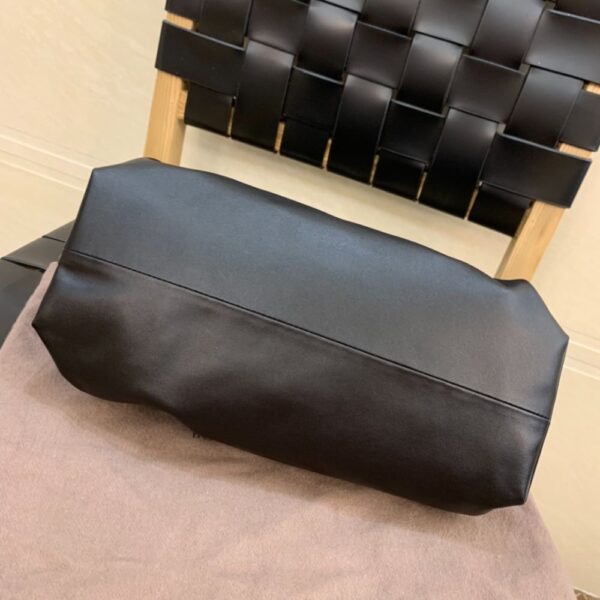 Bottega Veneta The Chain Pouch Black Gold 620230