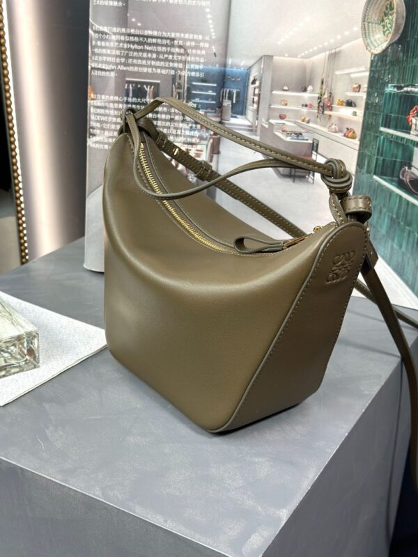 Loewe Bag Hammock Hobe 28-17-9.5cm Khaki Green