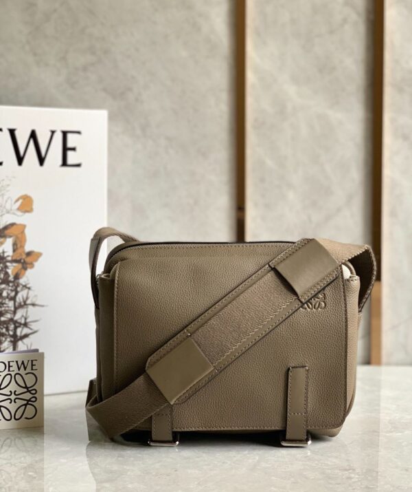 Loewe Bag Military Messenger 24.5×18×10.5cm Brown