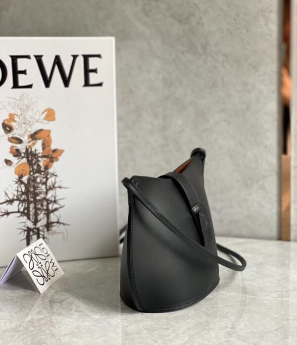 Loewe Bag Elephant Bag  19*10*16cm Black