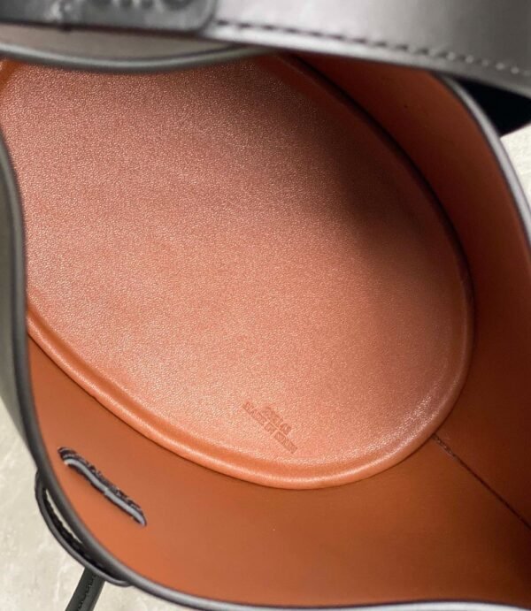 Loewe Bag Elephant Bag  19*10*16cm Black