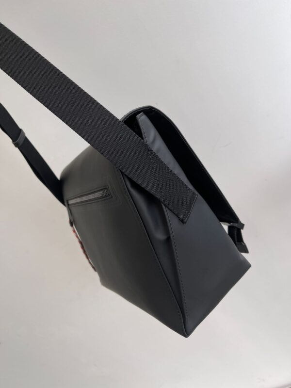 Burberry Bag 836373300 36.5X26X13.5cm