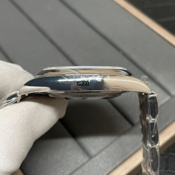 ROLEX YACHT OYSTER PERPETUAL 124300
