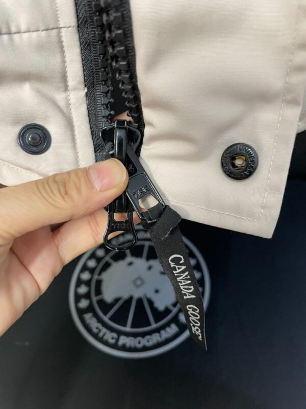 Canada Goose  Chilliwack 7999M White