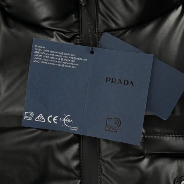 Prada 24Fw Classic down jacket with detachable triangle logo hood Black