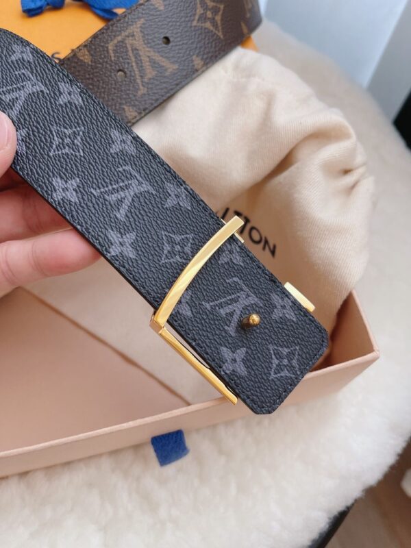 Louis Vuitton  French leather Belts