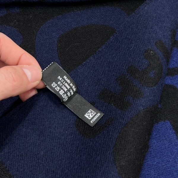 Chanel Gradient graffiti shawl Blue