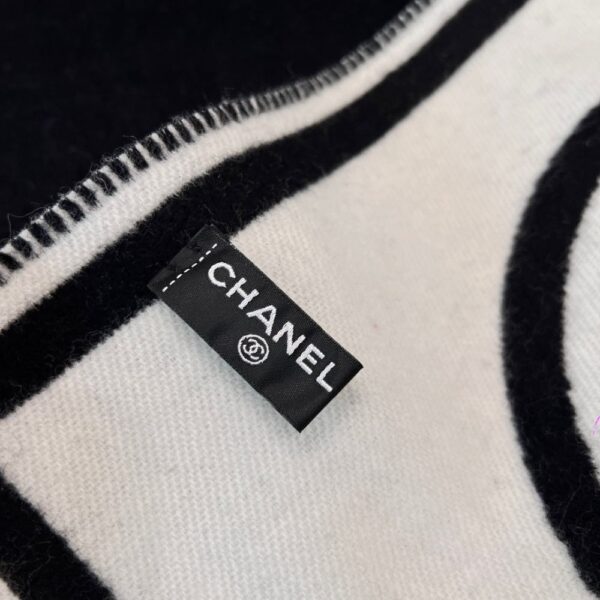 Chanel Black and white symmetrical shawl