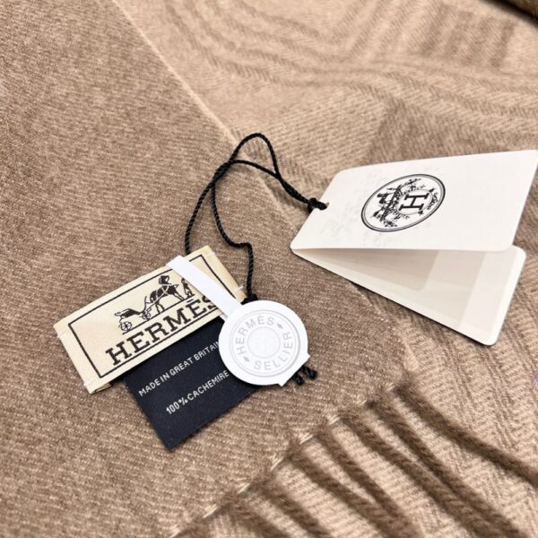 Hermes Fubao Avenue No. 24 Race Track Charcoal Milk Tea