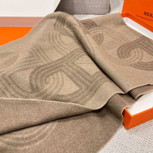 Hermes Fubao Avenue No. 24 Race Track Charcoal Milk Tea
