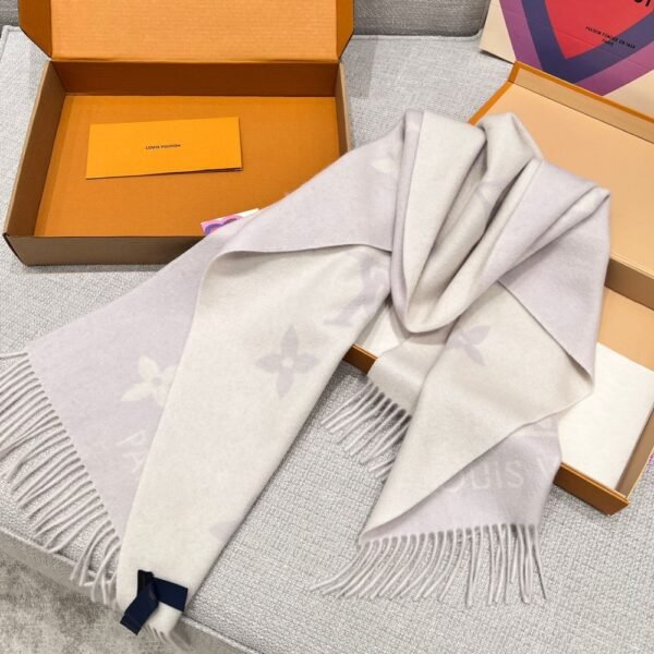 Louis Vuitton Rrykjavik Classic Cashmere Scarf Cream Grey