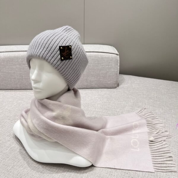 Louis Vuitton Rrykjavik Classic Cashmere Scarf Cream Grey