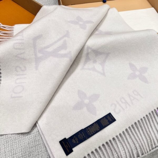 Louis Vuitton Rrykjavik Classic Cashmere Scarf Cream Grey