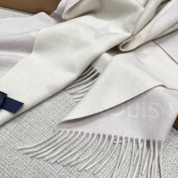 Louis Vuitton Rrykjavik Classic Cashmere Scarf Cream Grey