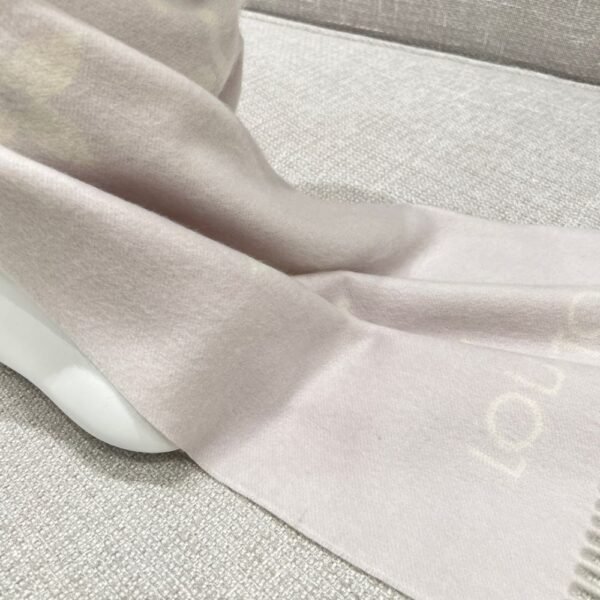 Louis Vuitton Rrykjavik Classic Cashmere Scarf Cream Grey