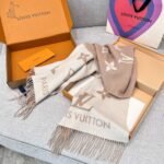Louis Vuitton Rrykjavik Classic Cashmere Scarf Cream