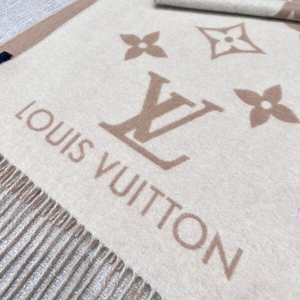 Louis Vuitton Rrykjavik Classic Cashmere Scarf Cream
